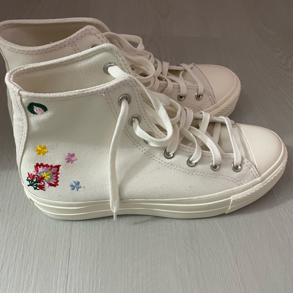 Converse Platform Floral Embroidery